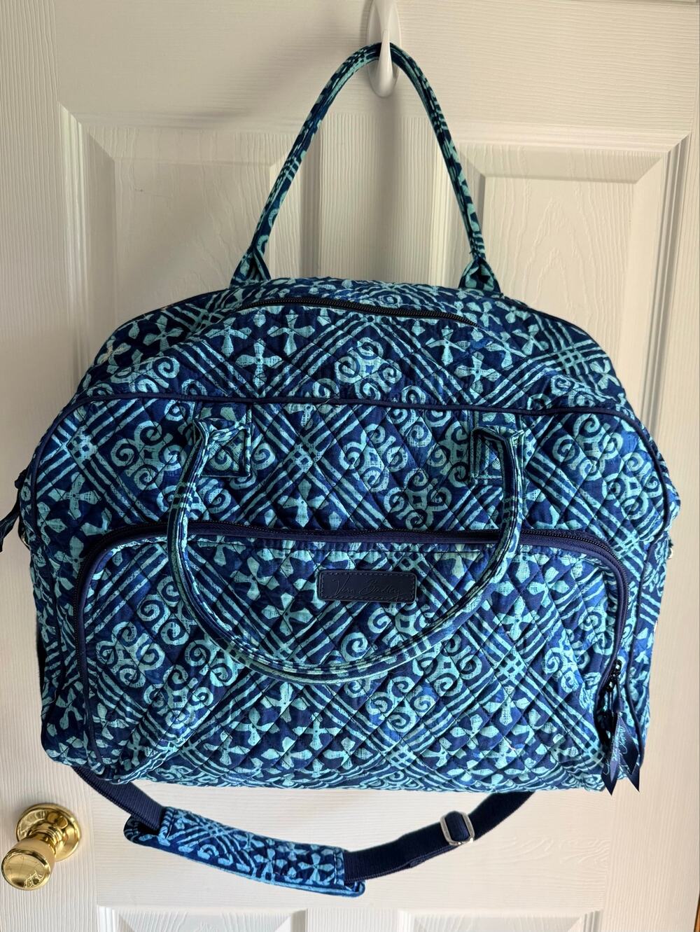 New Vera Bradley travel duffel Bag "Ikat Island" pattern quilted cotton pattern.